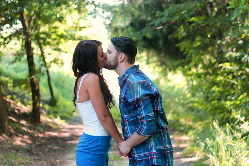 en qué se fija un hombre y una mujer cuando busca pareja